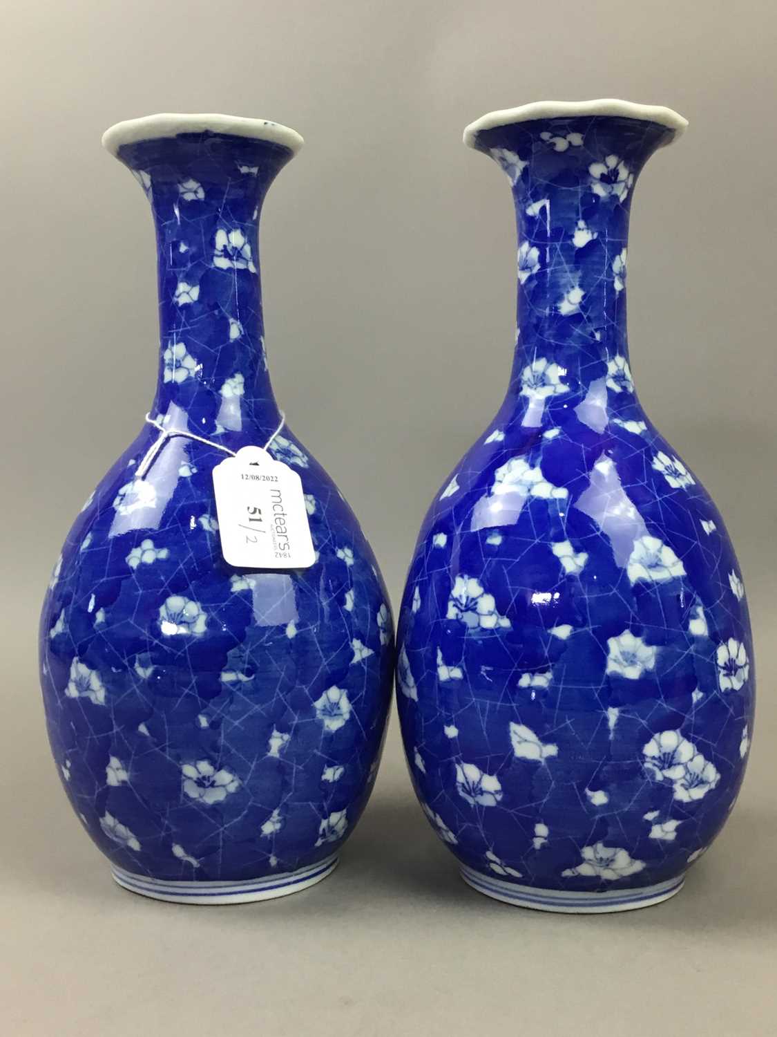 A PAIR OF CHINESE BLUE AND WHITE VASES