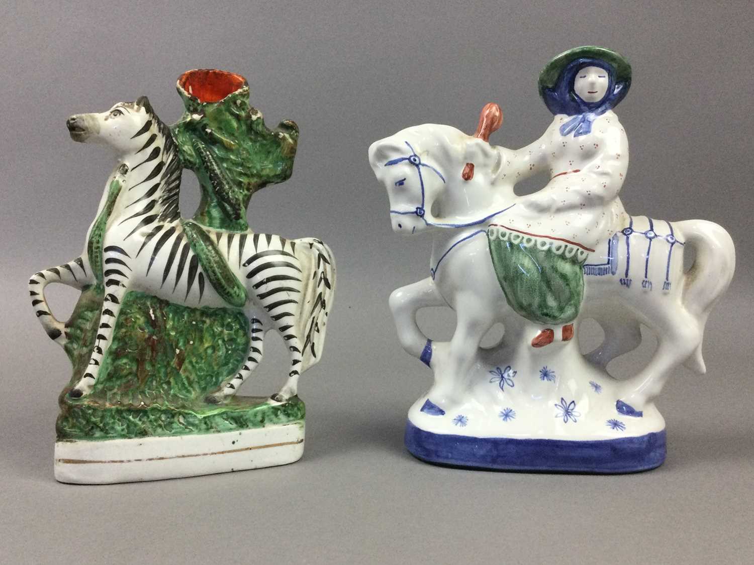 TWO STAFFORDSHIRE FIGURES, ANOTHER FIGURE AND A TRAY - Bild 3 aus 10