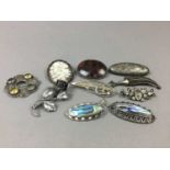 A LOT OF VICTORIAN AND LATER BROOCHES
