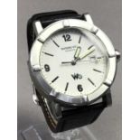 A GENTLEMAN'S RAYMOND WEIL W1 STAINLESS STEEL WRIST WATCH