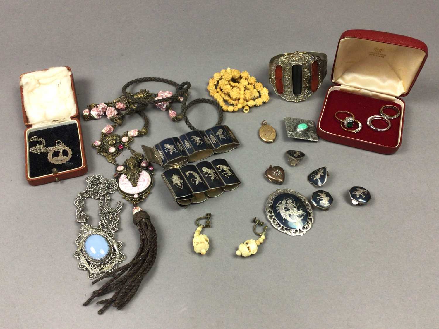 A COLLECTION OF COSTUME AND OTHER JEWELLERY - Image 2 of 2