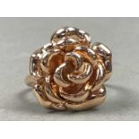 A NINE CARAT GOLD ROSE MOTIF RING