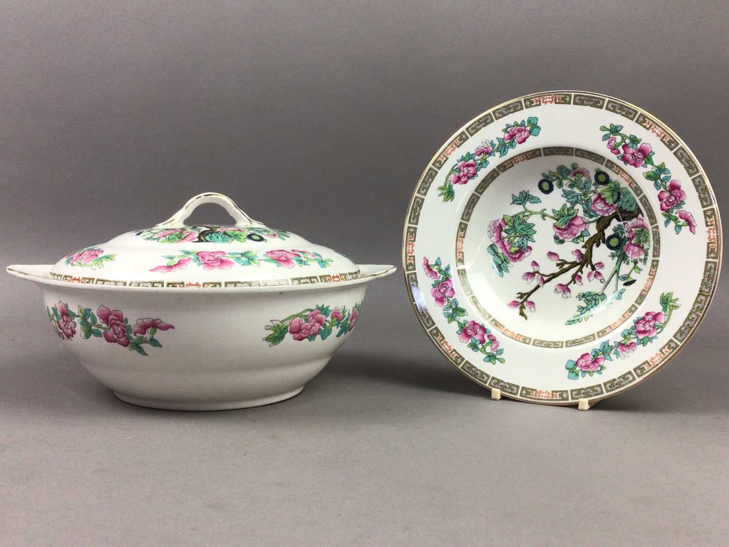 A MADDOCK 'INDIAN TREE' PATTERN PART DINNER SERVICE