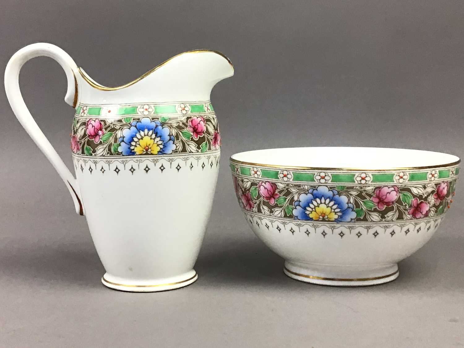 A ROYAL WORCESTER 'MARTLEY' PATTERN PART TEA SERVICE AND OTHER CERAMICS