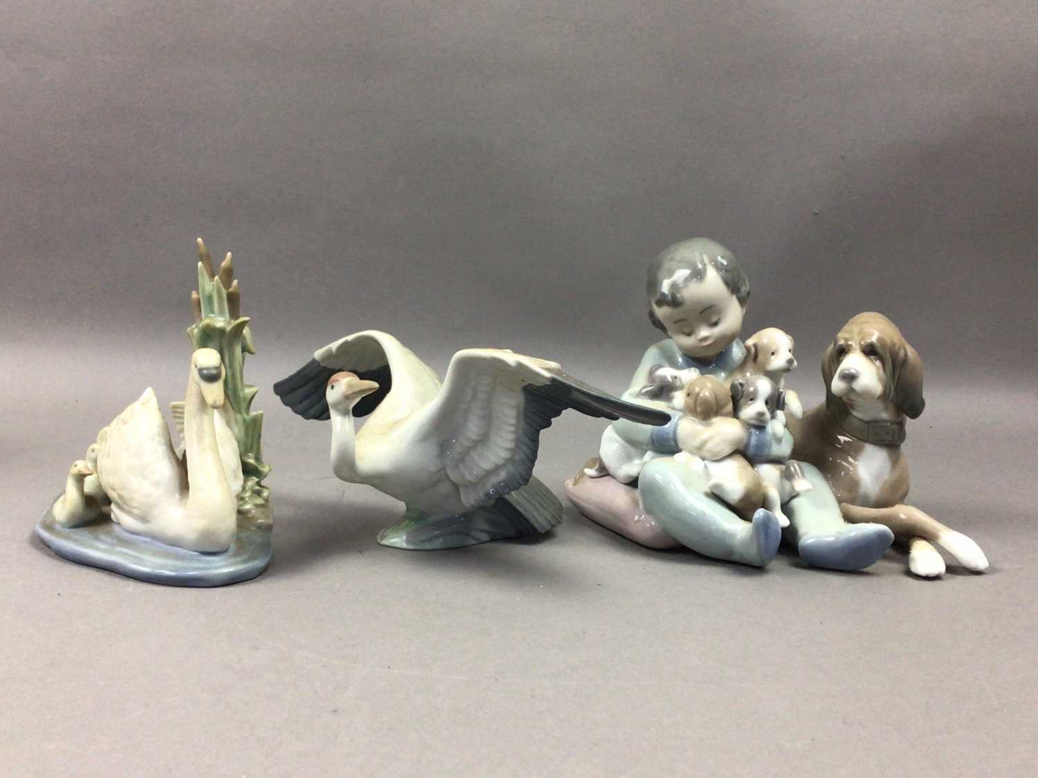 A LLADRO FIGURE OF 'WE CAN'T PLAY' AND OTHER FIGURES - Image 2 of 3