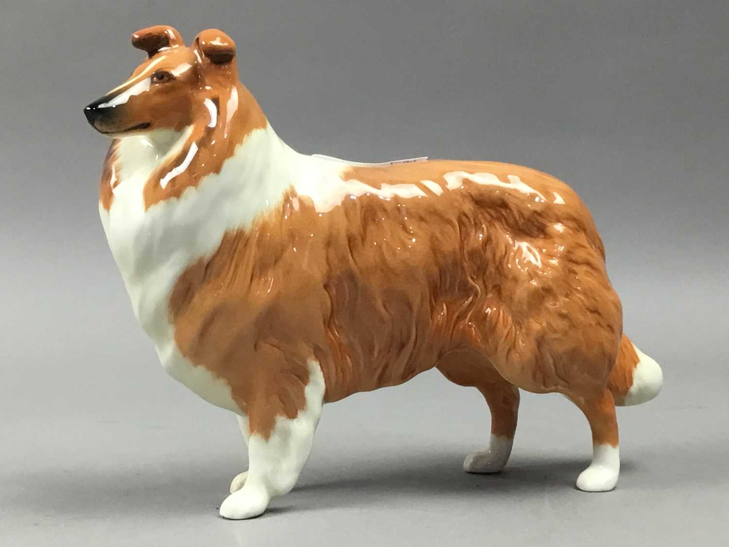 A BESWICK MODEL OF A DOG, ALONG WITH FURTHER BESWICK AND OTHER ANIMALS