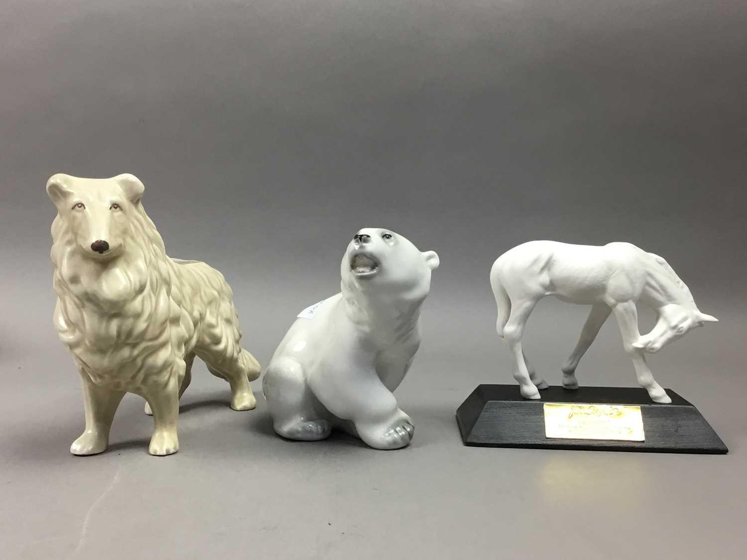 A BESWICK MODEL OF A DOG, ALONG WITH FURTHER BESWICK AND OTHER ANIMALS - Image 2 of 2