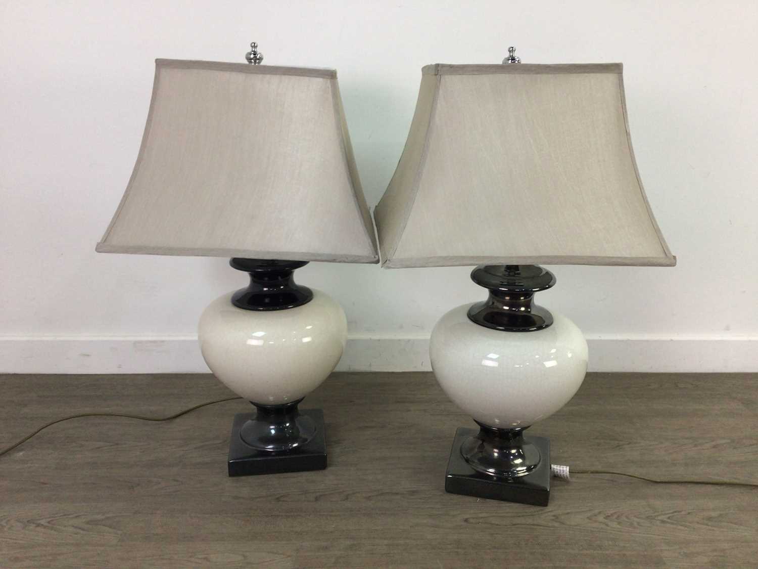 A PAIR OF MODERN CRACKLE TABLE LAMPS