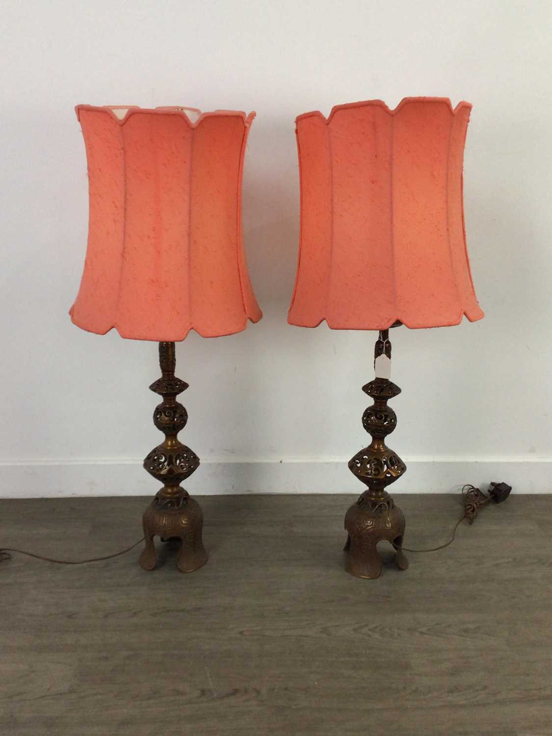 A PAIR OF CHINESE DESIGN TABLE LAMPS