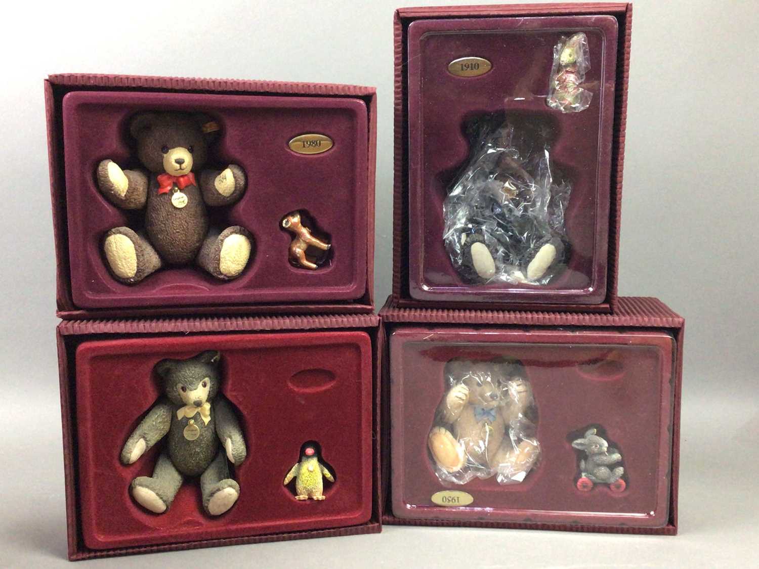 A COLLECTION OF MINIATURE 'THE STEIFF COLLECTION' FIGURES - Bild 2 aus 4