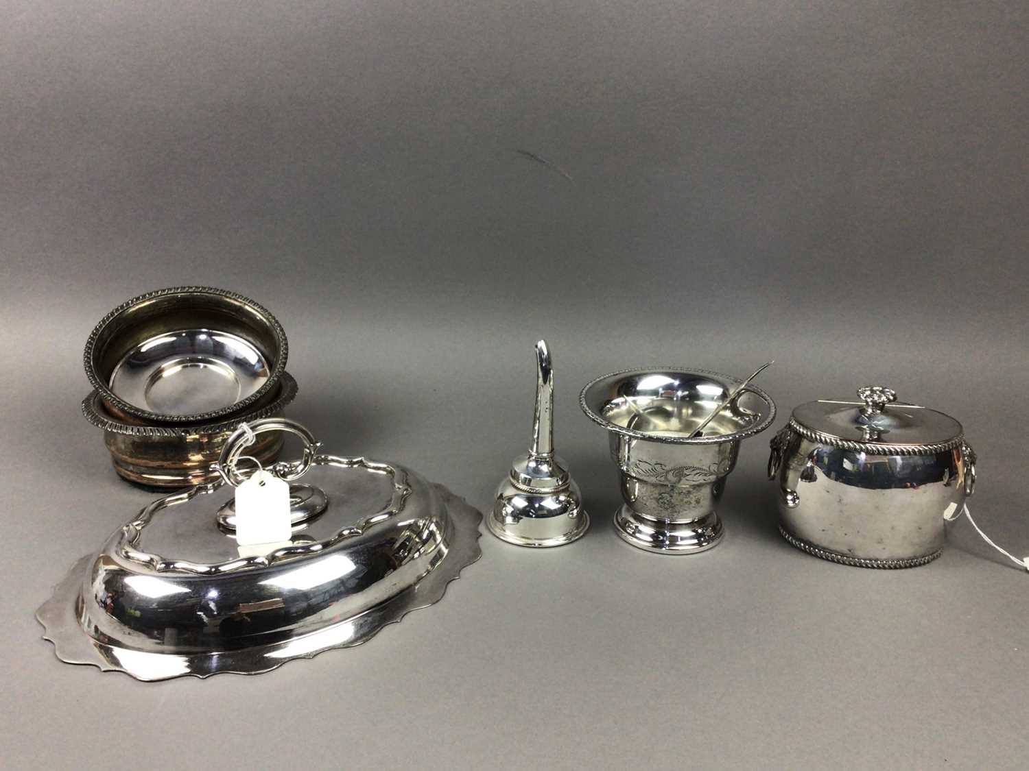 A GROUP OF PLATED ITEMS - Image 2 of 5