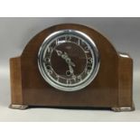 AN EARLY 20TH CENTURY SMITHS MAHOGANY MANTEL CLOCK