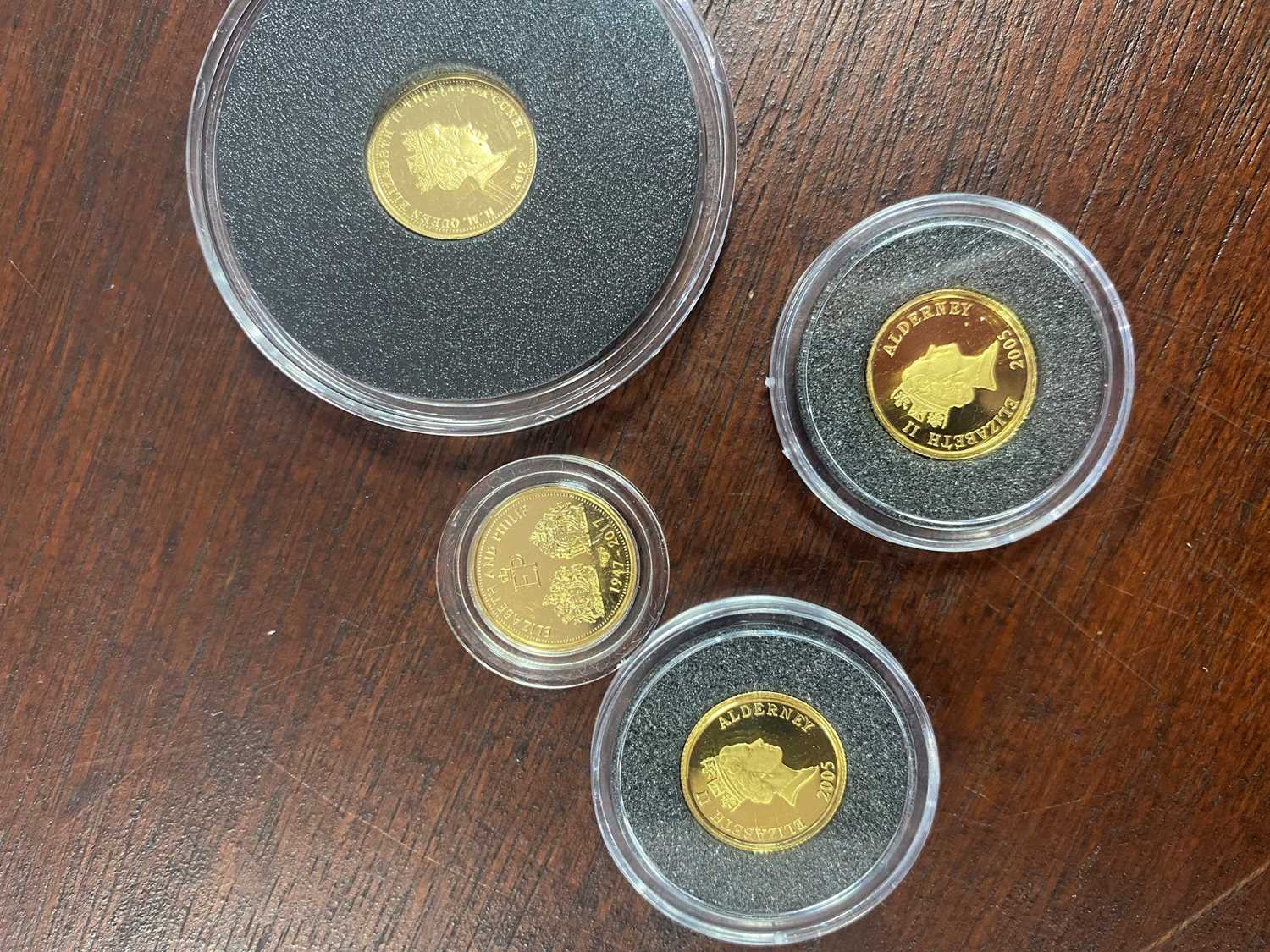 FOUR MINIATURE GOLD COINS - Image 2 of 3