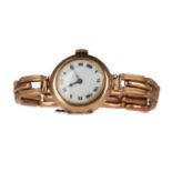 A LADY'S NINE CARAT GOLD MANUAL WIND WRIST WATCH