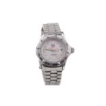 A LADY'S TAG HEUER PROFESSIONAL STAINLESS STEEL QUARTZ WRIST WATCH