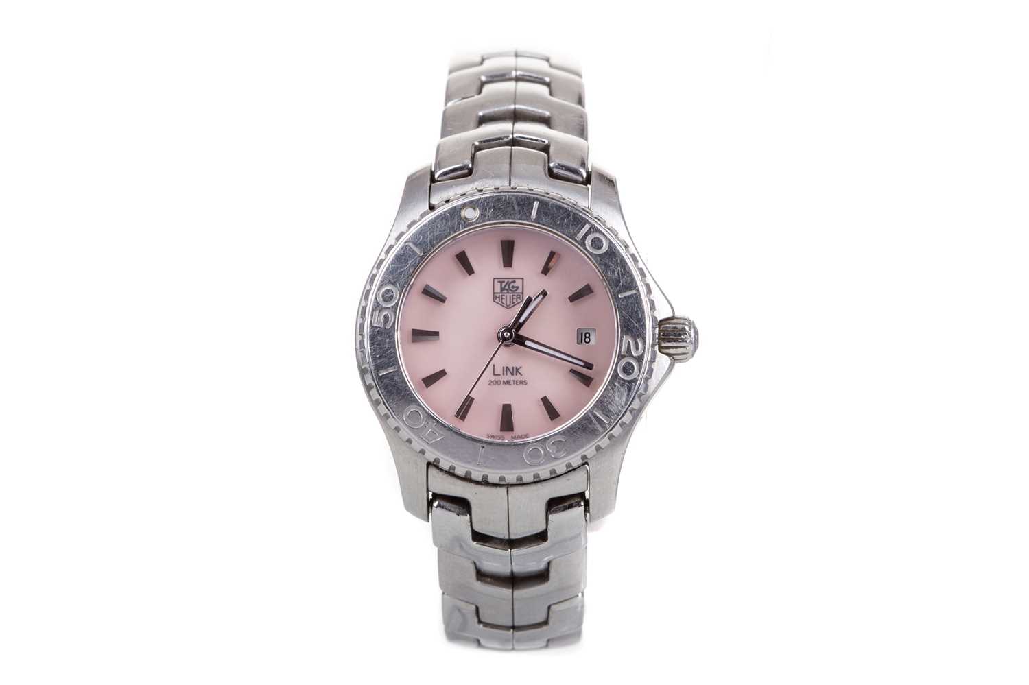 A LADY'S TAG HEUER LINK STAINLESS STEEL QUARTZ WRIST WATCH