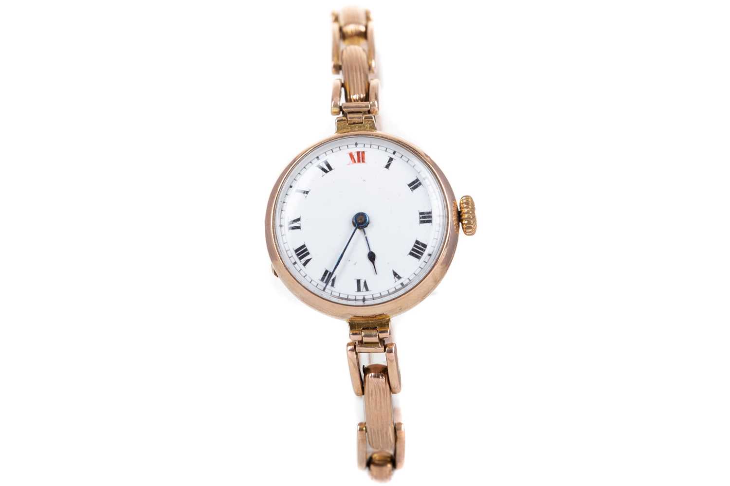 A LADY'S NINE CARAT GOLD MANUAL WIND WRIST WATCH