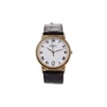 A GENTLMAN'S RAYMOND WEIL GOLD PLATED QUARTZ WRIST WATCH