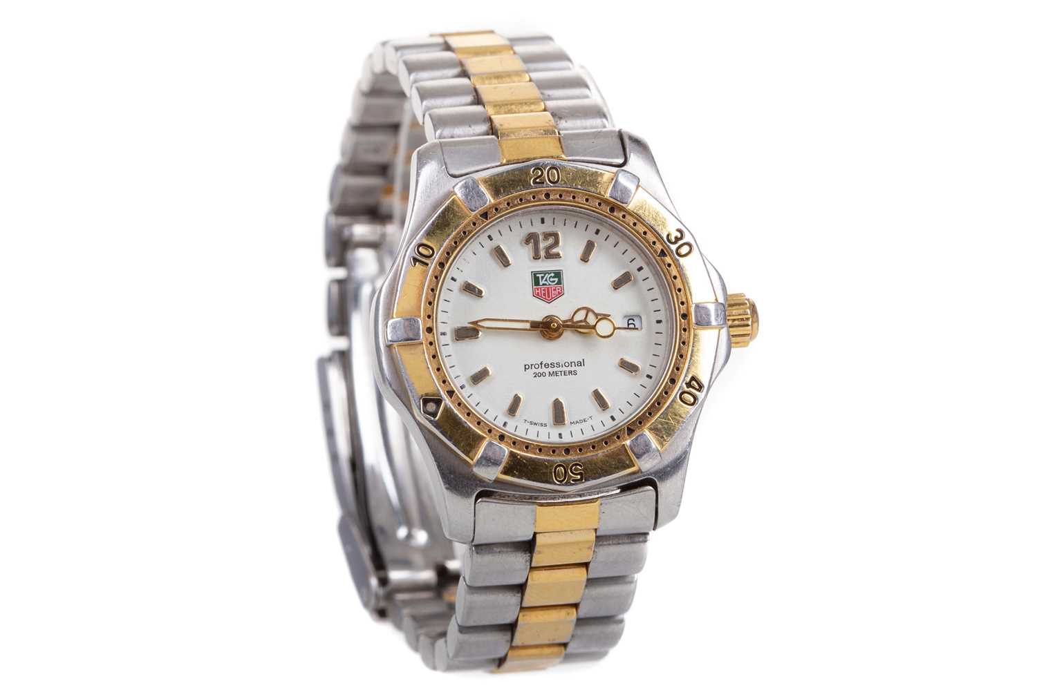 A LADY'S TAG HEUER PROFESSIONAL STAINLESS STEEL QUARTZ WRIST WATCH