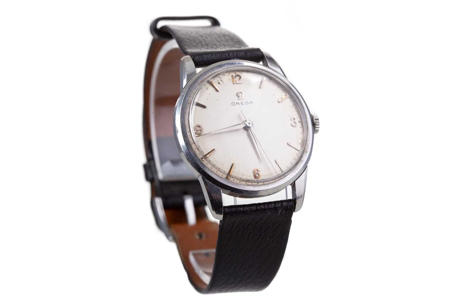 A GENTLEMAN'S OMEGA STAINLESS STEEL MANUAL WIND WRIST WATCH