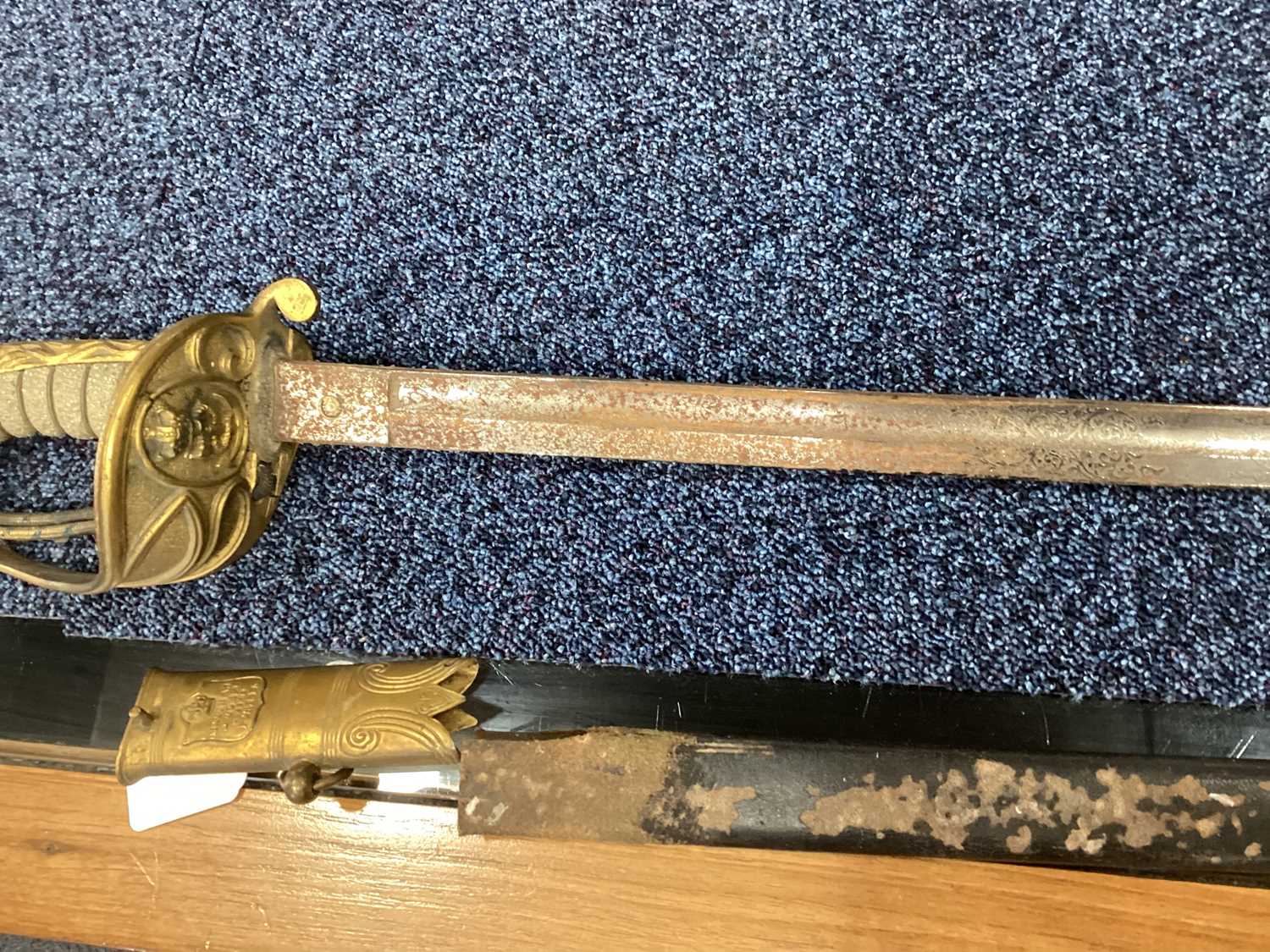 A VICTORIAN NAVAL OFFICER'S DRESS SWORD - Image 11 of 15