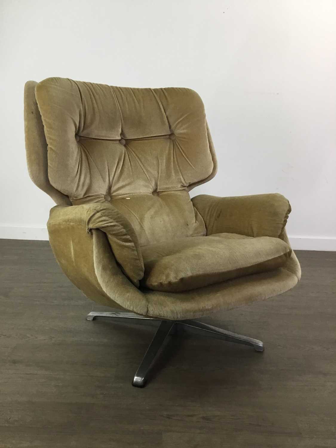 A SWIVEL LOUNGE CHAIR