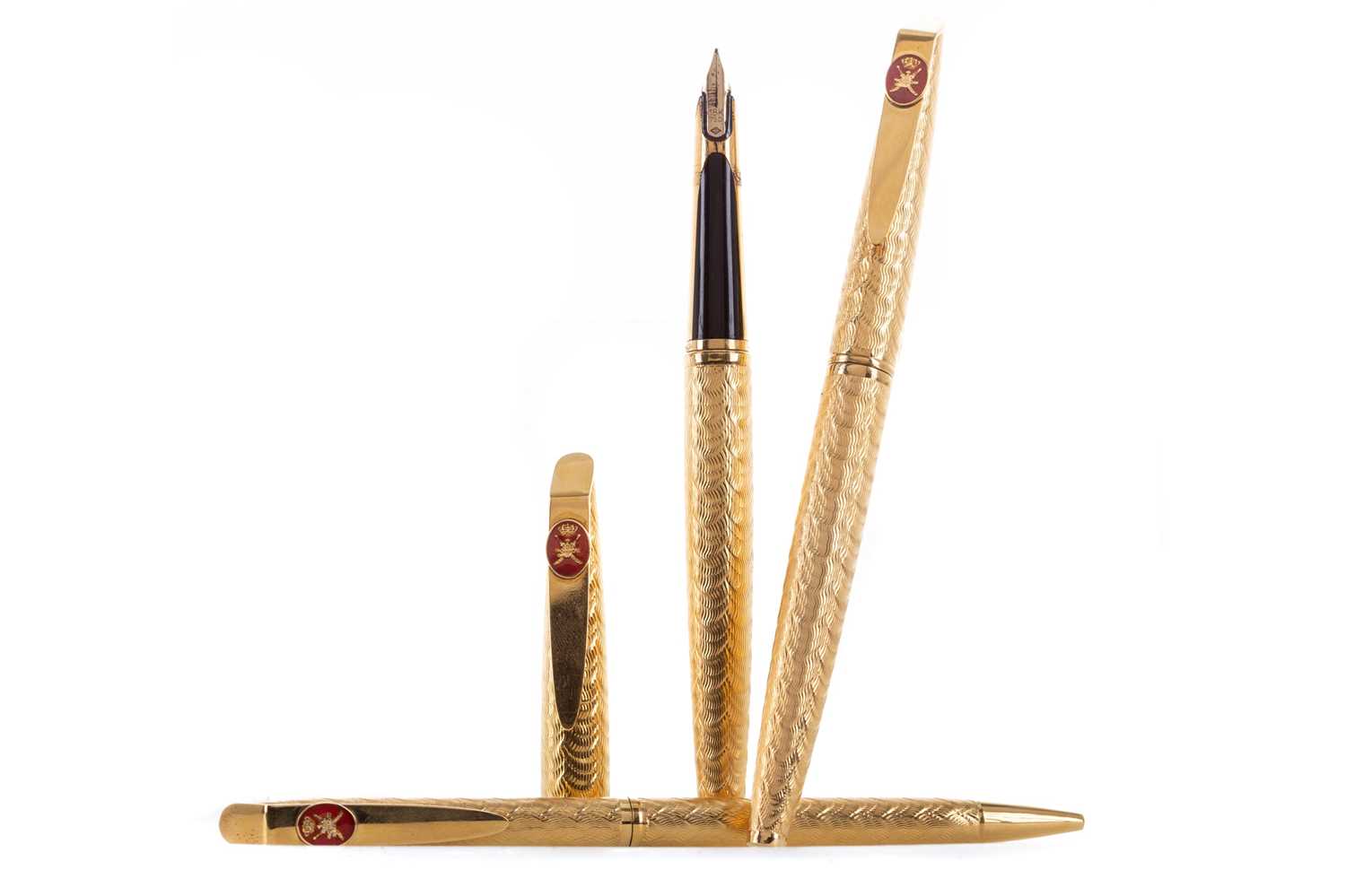 AN 18CT GOLD MOUNTED THREE PEN SET BY ROYAMA - Image 2 of 4