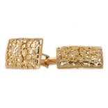 A PAIR OF EIGHTEEN CARAT GOLD CUFFLINKS