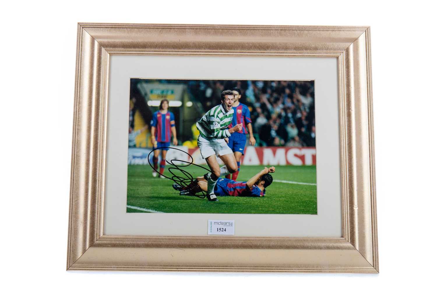 CELTIC FOOTBALL CLUB INTEREST - SIGNED PHOTO OF CHRIS SUTTON