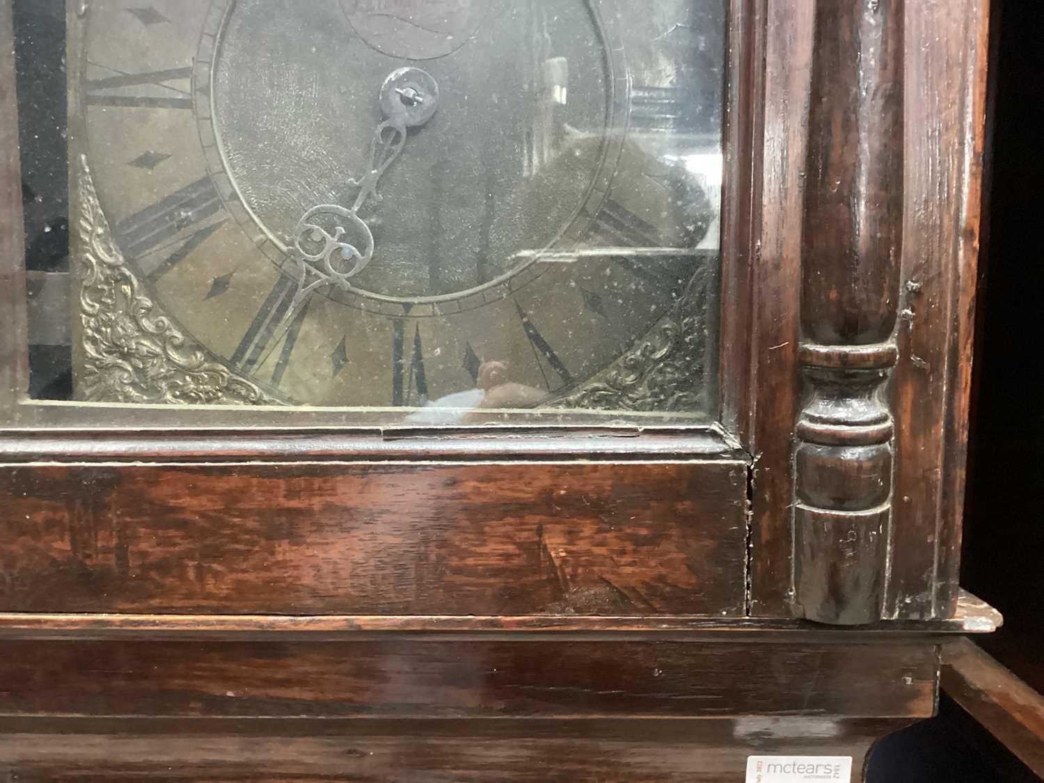 AN 18TH CENTURY OAK LONGCASE CLOCK - Image 7 of 12