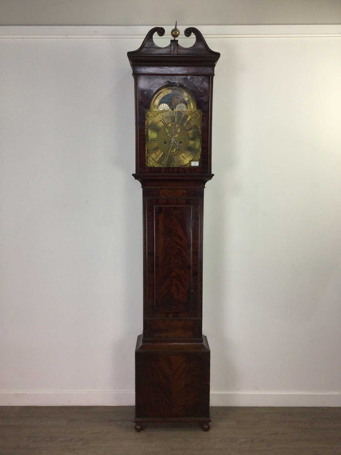 A GEORGIAN MAHOGANY CASED EIGHT DAY GRANDFATHER CLOCK - Bild 2 aus 3