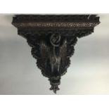 AN IMPRESSIVE LATE 19TH/EARLY 20TH CENTURY CARVED WALNUT WALL BRACKET