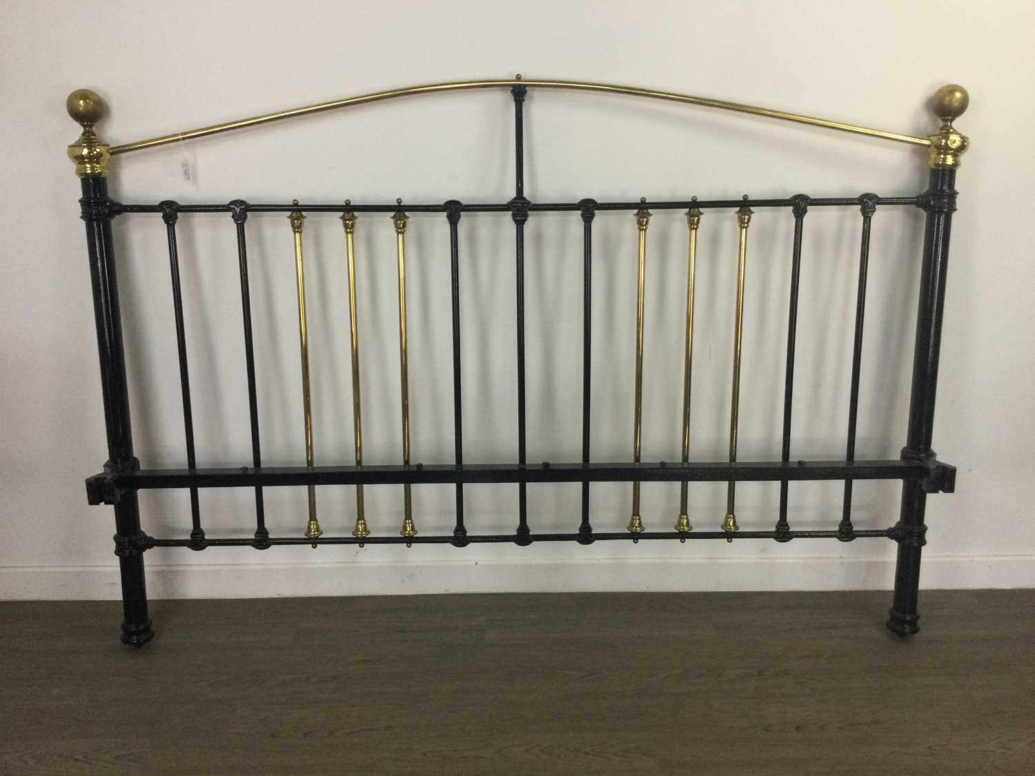 A LARGE VICTORIAN CAST IRON AND BRASS BEDSTEAD - Image 2 of 2