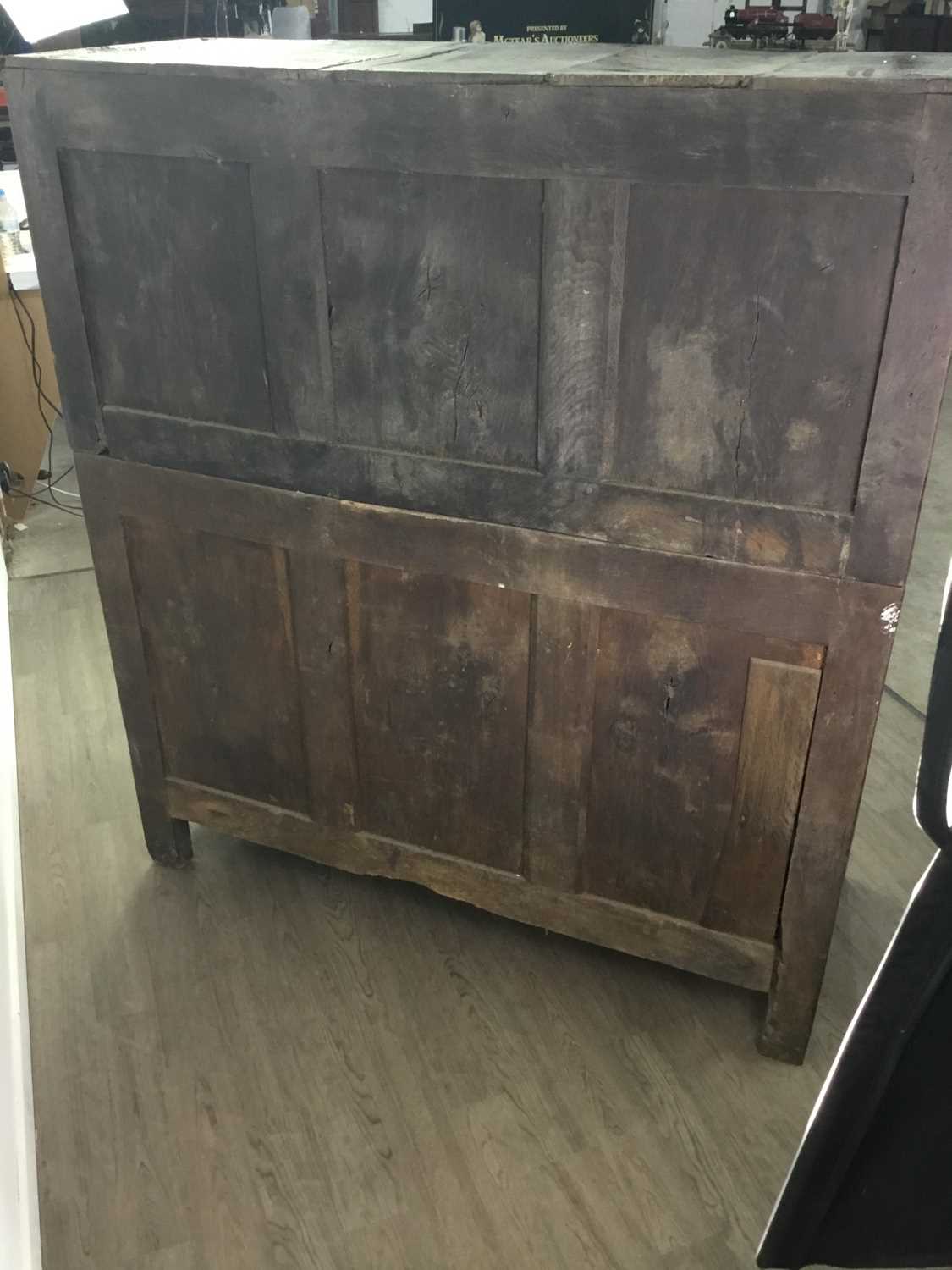 AN EARLY 18TH CENTURY OAK COURT CUPBOARD - Image 4 of 4