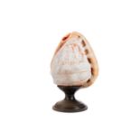 AN EARLY 20TH CENTURY CAMEO CONCH SHELL TABLE LAMP