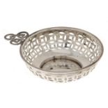 A George V single handled silver sweetmeat dish, diaper pierced, 10.5cm, by Synyer & Beddoes,