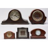 Five various oak, mahogany and walnut mantle clocks, first half 20th c, various sizes All in good