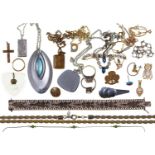 Miscellaneous vintage and modern costume jewellery