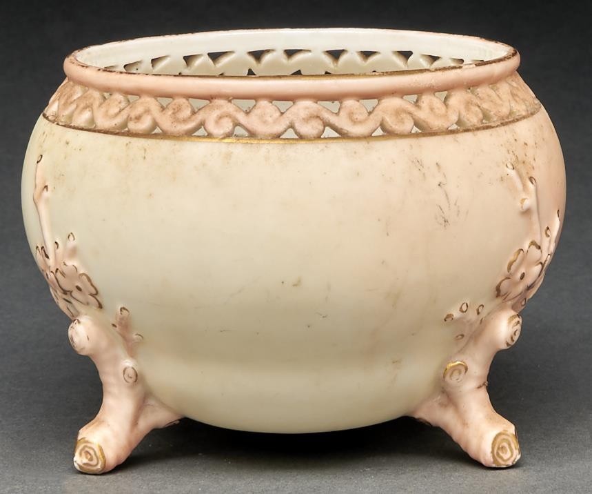 A Locke & Co  Worcester ogee pot pourri bowl, 1898-1902, in typical shaded apricot and gilt