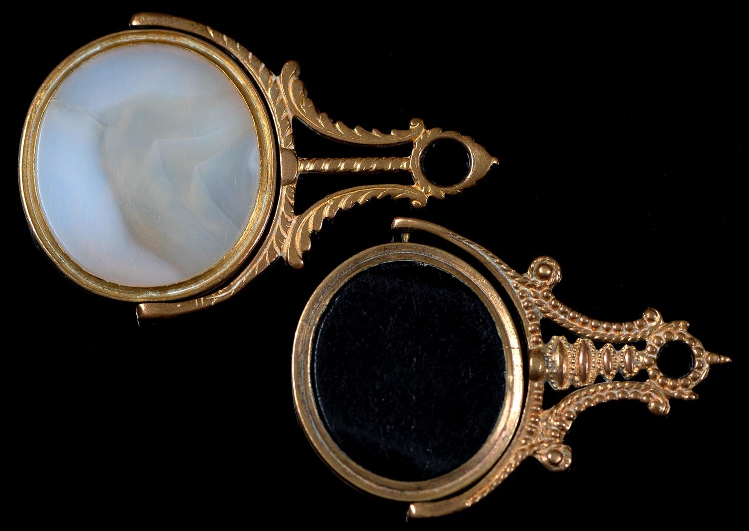 Two George III giltmetal fob seals, with chalcedony or basalt (?) intaglio, 42 and 51mm Light wear - Bild 2 aus 2