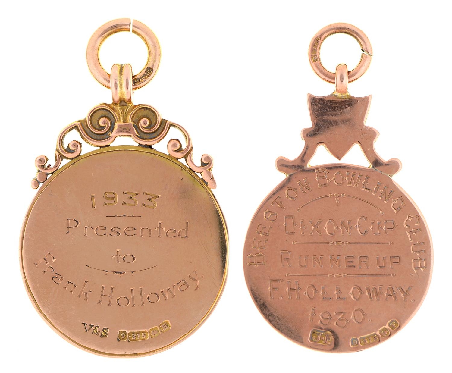 Two 9ct gold watch fob medals, one enamelled, 22 and 25mm diam, both Birmingham, 1930 and 1932, 15. - Bild 2 aus 2