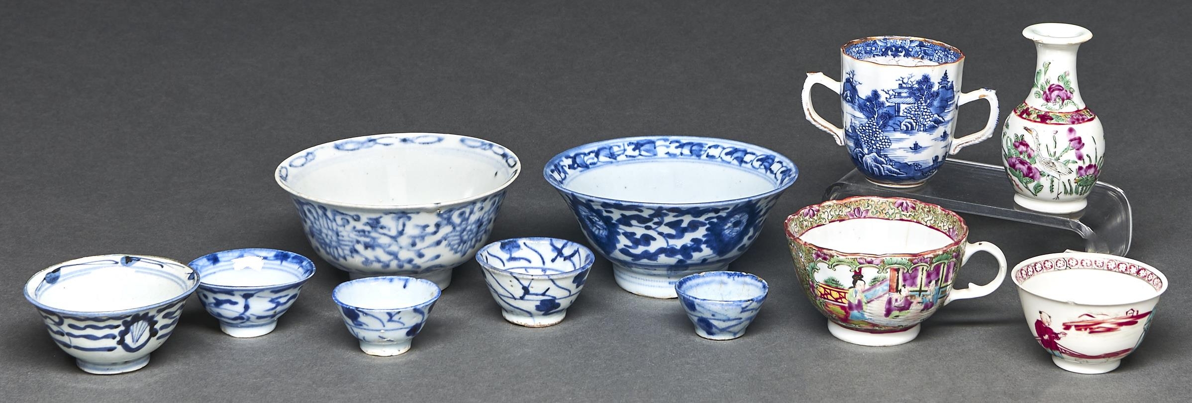 A Chinese export blue and white two handled chocolate cup and a contemporary famille rose tea