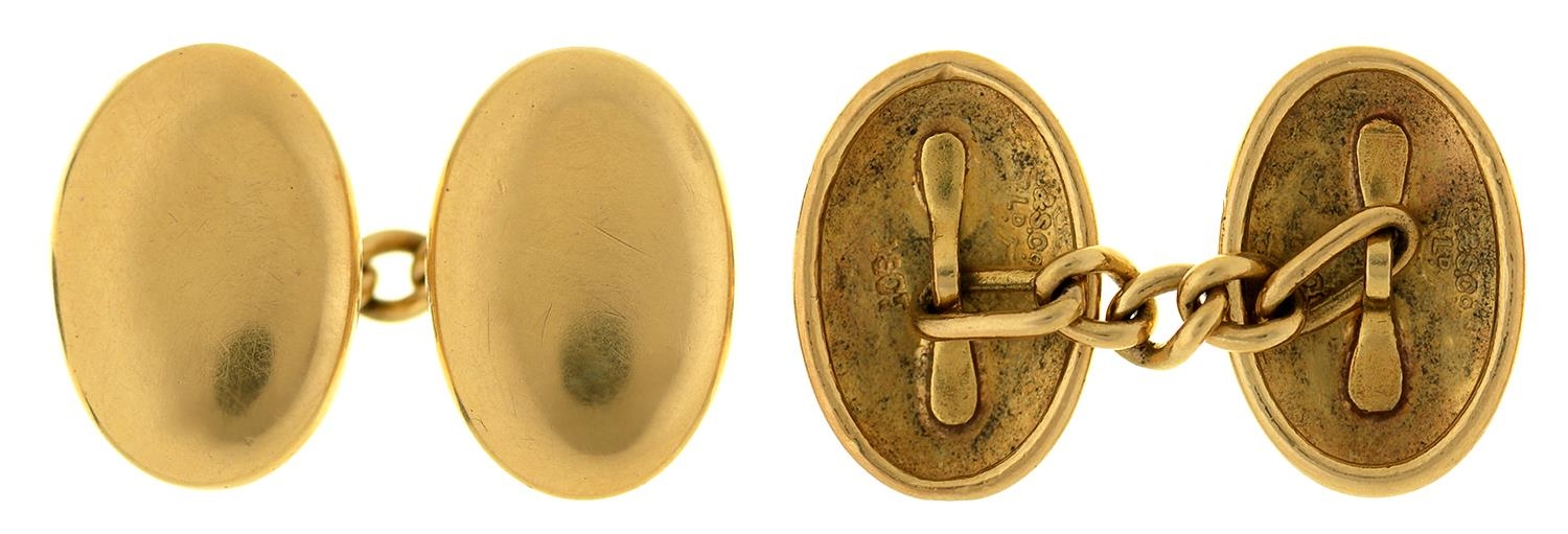 A pair of gold cufflinks, 16mm, mark of the Goldsmiths & Silversmiths Co Ltd and 18ct, 7.2g Good - Bild 2 aus 2