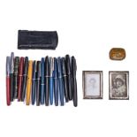 Miscellaneous vintage fountain pens and a pair of Edwardian miniature silver photograph frames, 7.