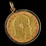 Gold Coin. Half sovereign 1909,  9ct gold mount, 5.1g Wear from use