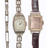 An Avia 9ct gold tonneau shaped lady's wristwatch, 15 x 22mm, Birmingham 1955, on gold bracelet,