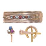 An Edwardian 9ct gold scarf clip and two stickpins, gem set or otherwise, 5.7g Scarf clip dented