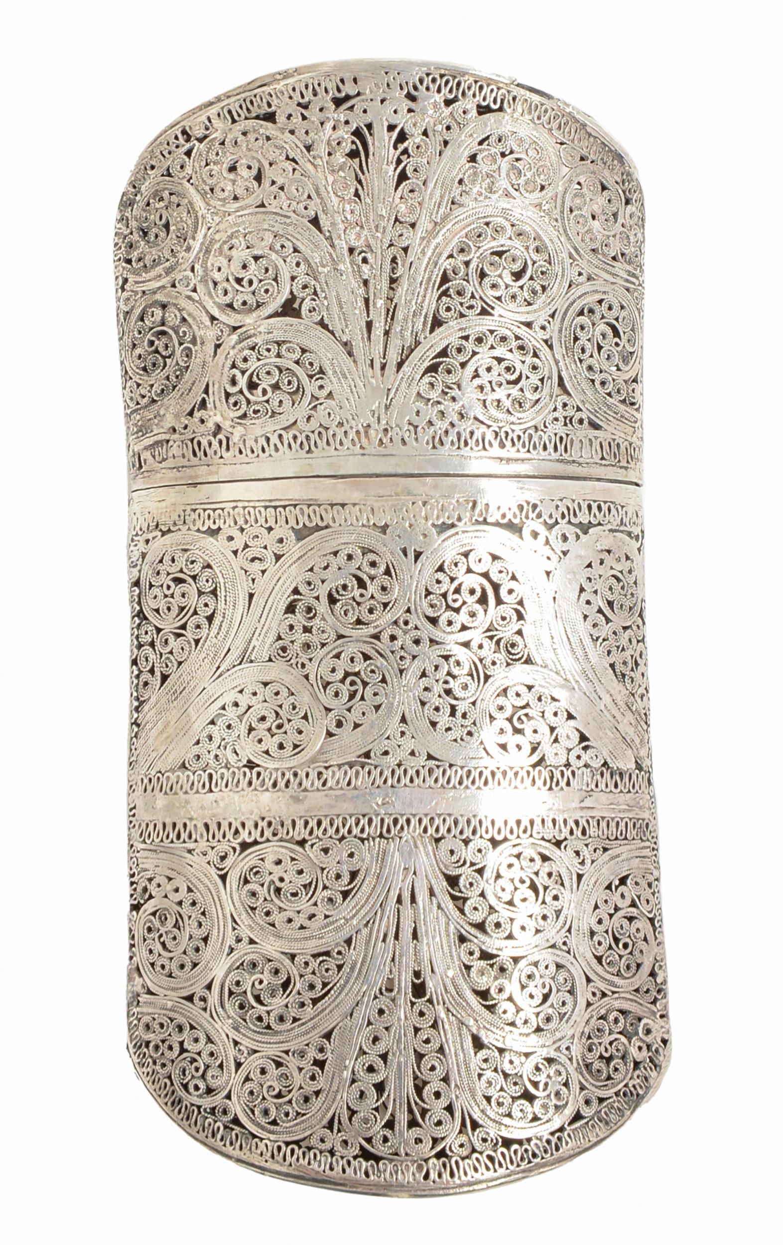 An Indian silver filigree spectacles (?) case and cover, 19th c, 13cm, 4ozs 11dwts ConditionSlightly