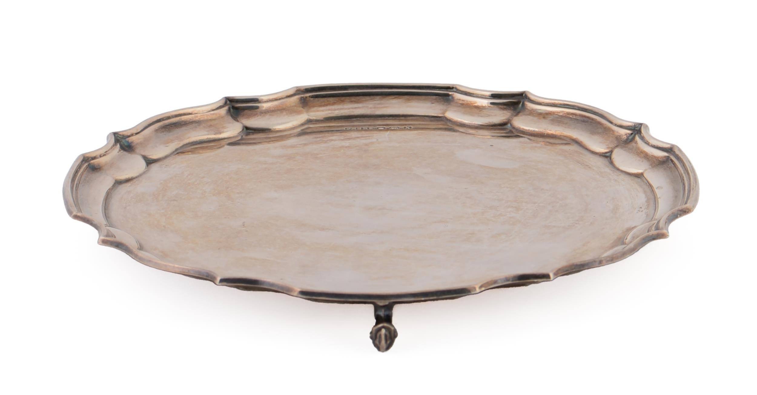 An Elizabeth II silver salver, on three volute feet, by Pinder Brothers, Sheffield 1965, 15ozs 2dwts