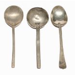 Two Northern European pewter spoons, 18th c, the round or fig shaped bowl on plain flat stem, 16.7
